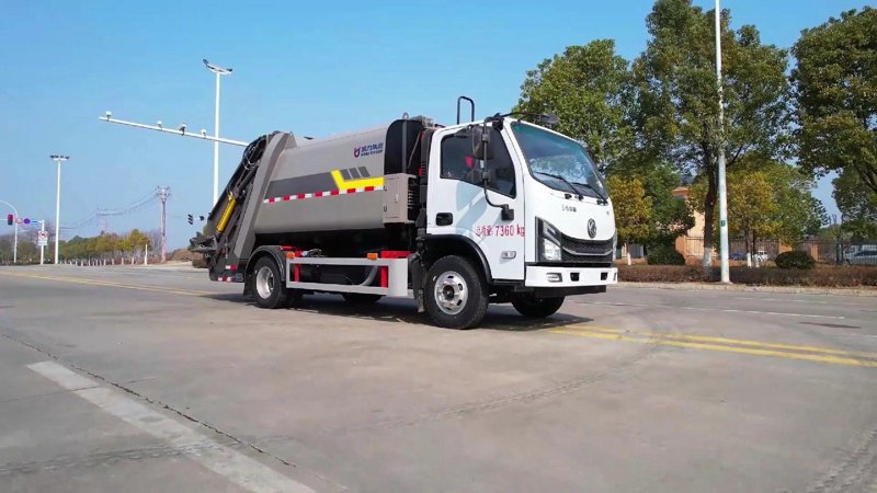 专用汽车：城市物流的“秘密武器”